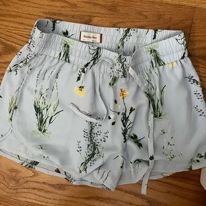 Aritzia floral shorts